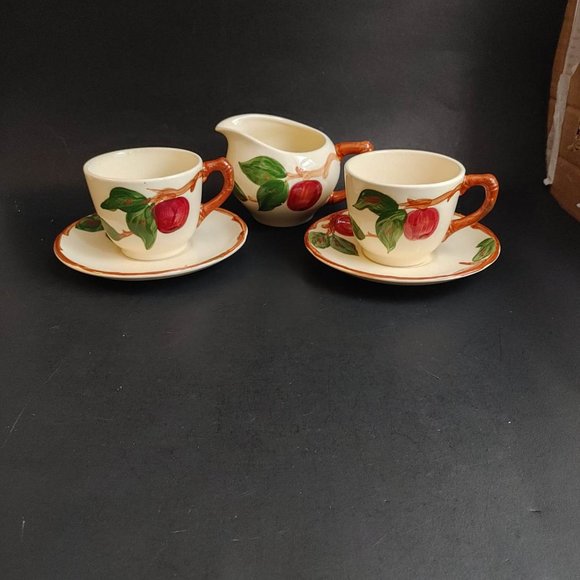 Vintage Franciscan Apple Tea Cups, Saucers & Creamer Lot 5 Pieces - Picture 2 of 9